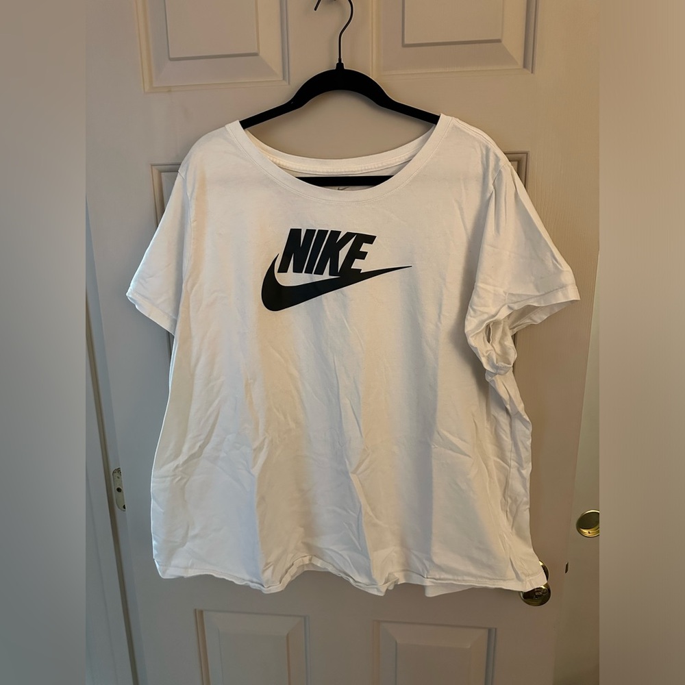 Nike - Women’s 3XL Plus Shirt